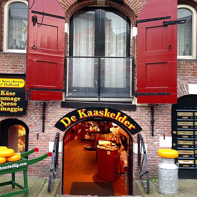 De Kaaskelder Cheese Cellar in Bloemenmarkt Amsterdam