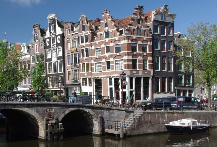 Canal House with step gable on the corner of Prinsengracht and Brouwersgracht