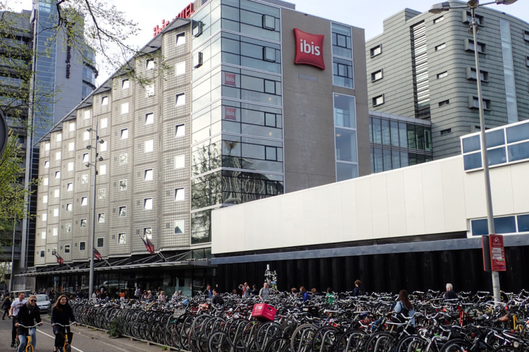 IBIS Hotel near Amsterdam Train Station 