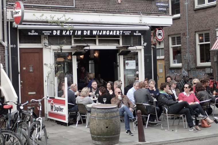 De Kat in de Wijngaert in Amsterdams Jordaan distract